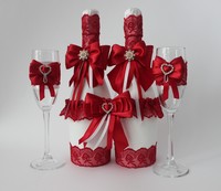 в красно-белом